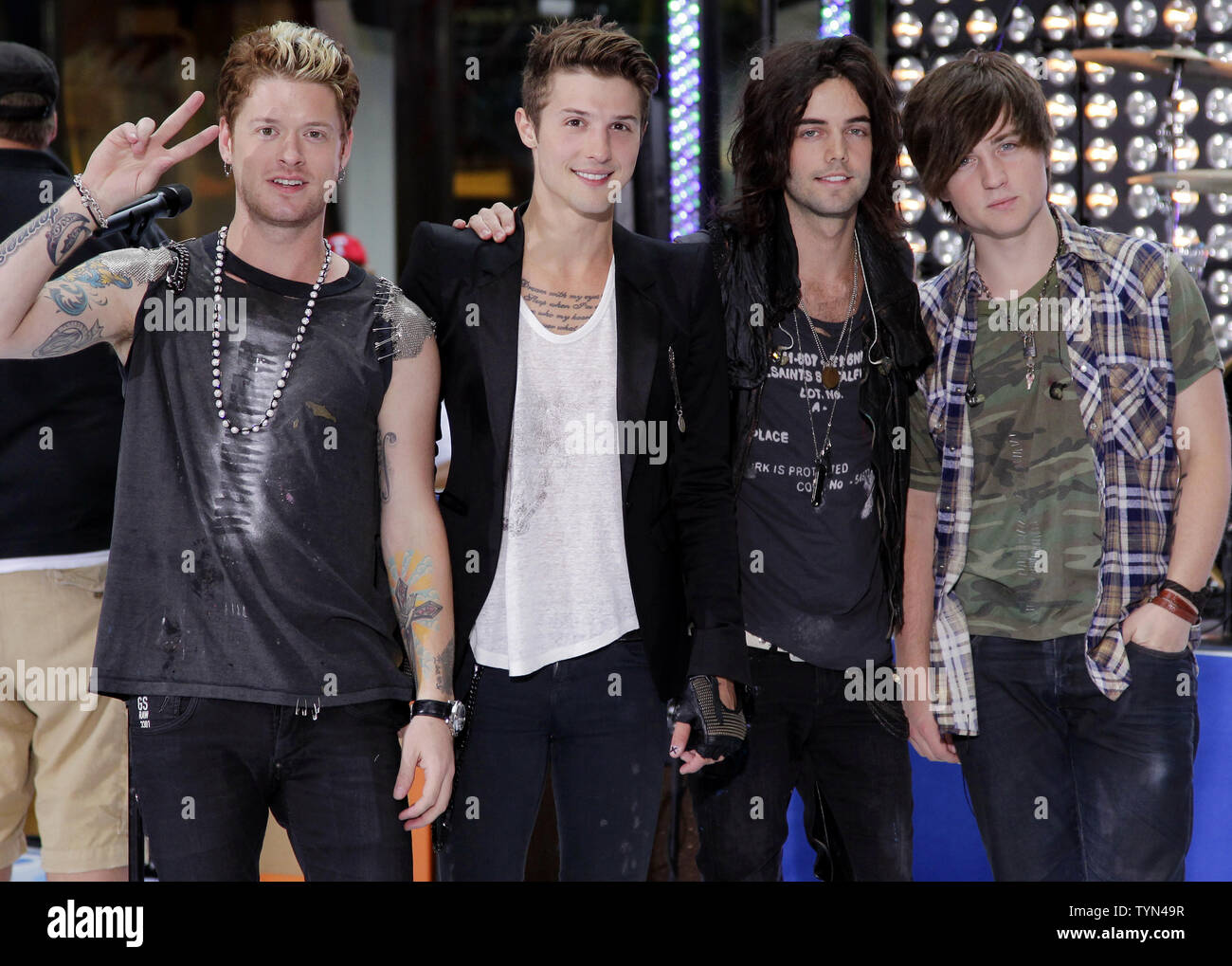 Ryan folles et le groupe Hot Chelle Rae effectuer sur le NBC Today Show du Rockefeller Center à New York le 20 juillet 2012. UPI/John Angelillo Banque D'Images