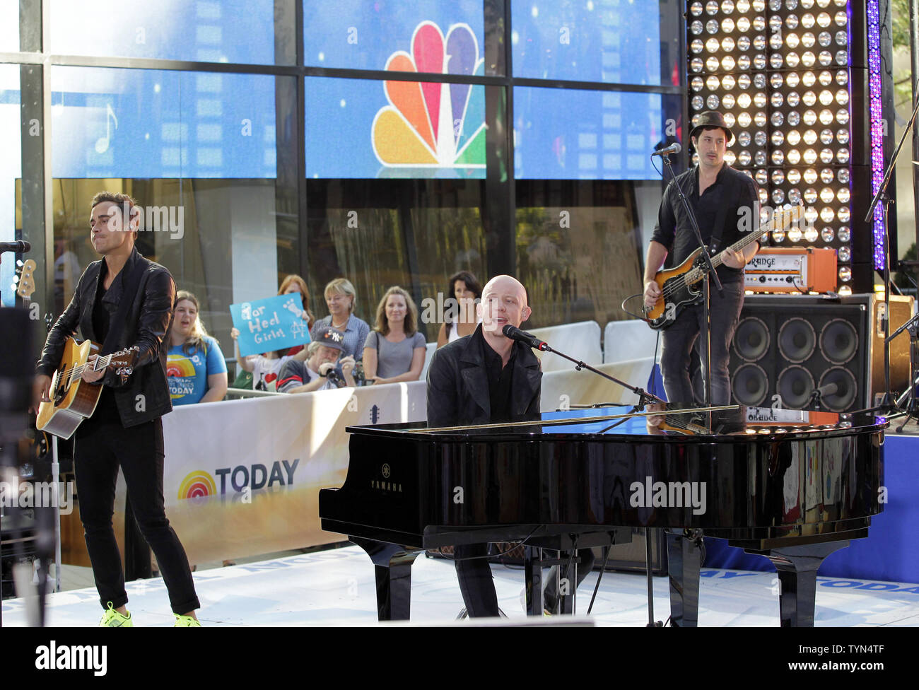 Isaac Slade et la Mêlée effectuer sur le NBC Today Show du Rockefeller Center à New York le 13 août 2012. UPI/John Angelillo Banque D'Images