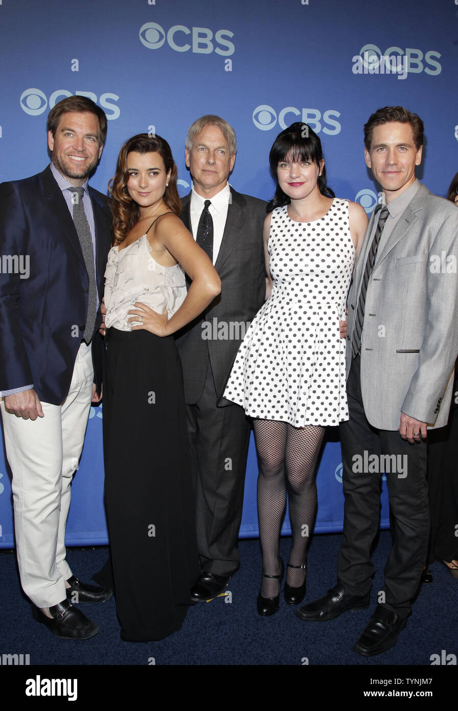 Michael Weatherly, Cote de Pablo, Mark Harmon, Pauley Perrette et Brian Dietzen arrivent sur le tapis rouge à la CBS 2013 Présentation Upfront au Lincoln Center de New York le 15 mai 2013. UPI/John Angelillo Banque D'Images