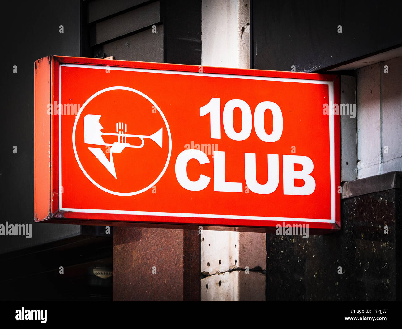 Club 100 - un lieu de musique situé au 100 Oxford Street au centre de Londres. Le Club 100 est l'hôte de la musique en direct depuis 1942. Banque D'Images