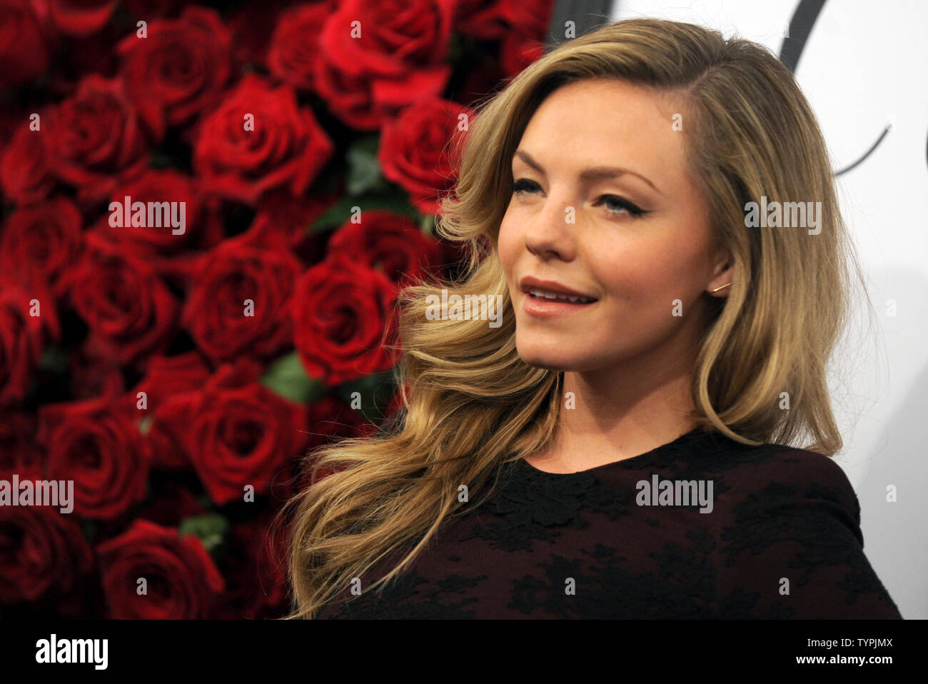 Eloise Mumford arrive sur le tapis rouge à la "Cinquante Nuances de gris' New York Fan première projection au Ziegfeld Theatre à New York le 6 février 2015. Photo par Dennis Van Tine/UPI Banque D'Images