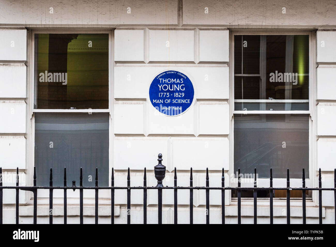 Thomas Young 1773-1829 Scientlist et Polymathe vivaient à 48 Welbeck Street. Le London County Council Blue Plaque. A créé la théorie ondulatoire de la lumière. Banque D'Images