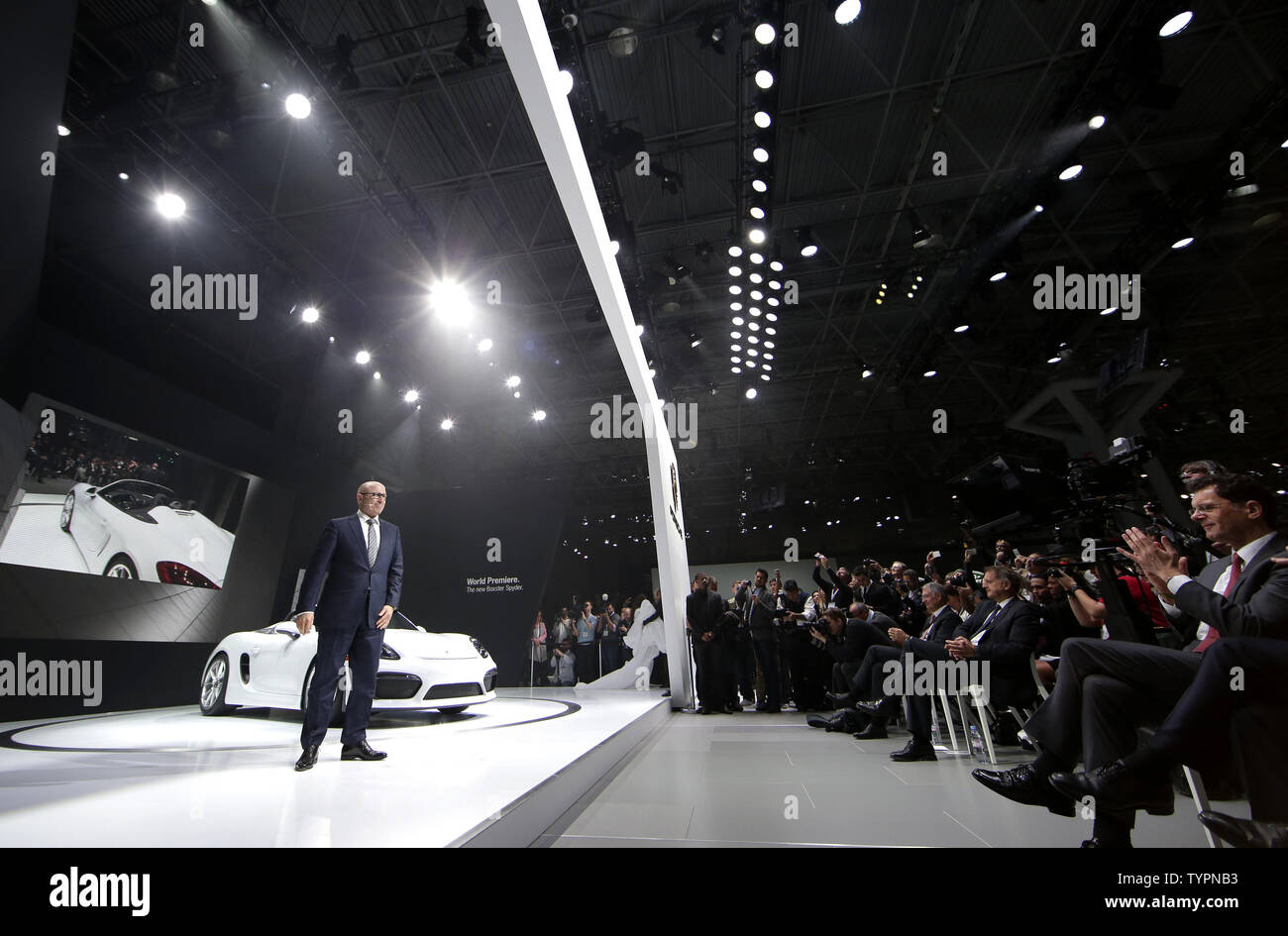 Bernhard Maier, directeur des ventes de Porsche AG, prend la parole à l'inauguration de la nouvelle Porsche Boxster Spyder au 2015 New York International Auto Show, à New York le 1er avril 2015. Le premier salon de l'auto de New York a eu lieu en 1900 et c'est la première auto show jamais organisé en Amérique du Nord. Environ 1 millions de visiteurs sont attendus à l'exposition. Photo de John Angelillo/UPI Banque D'Images