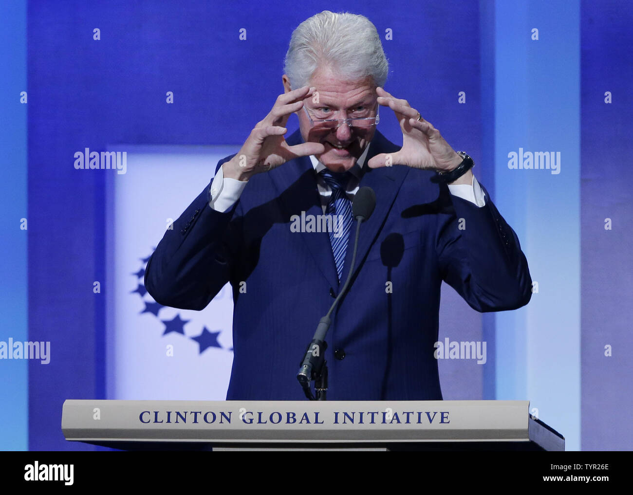 L'ancien président Bill Clinton parle sur scène lors de la Clinton Global Initiative à l'hôtel Sheraton de New York le 27 septembre 2015. Photo de John Angelillo/UPI Banque D'Images