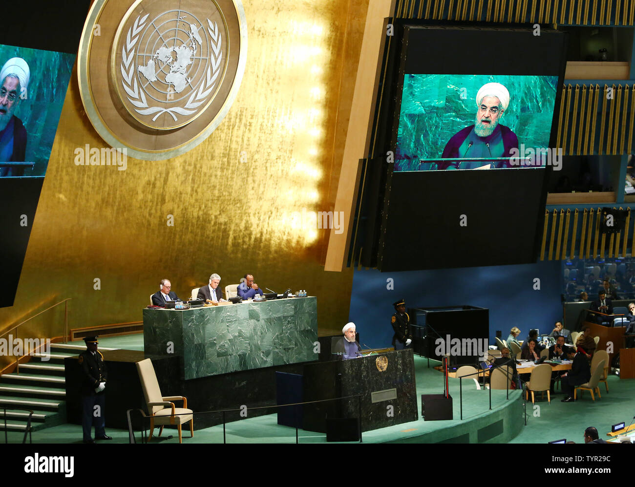 Hassan Rohani, président de l'Iran, traite de la 70e session du débat général de l'Assemblée générale des Nations Unies tenue à l'ONU à New York le 28 septembre 2015. Monika Graff/UPI Banque D'Images