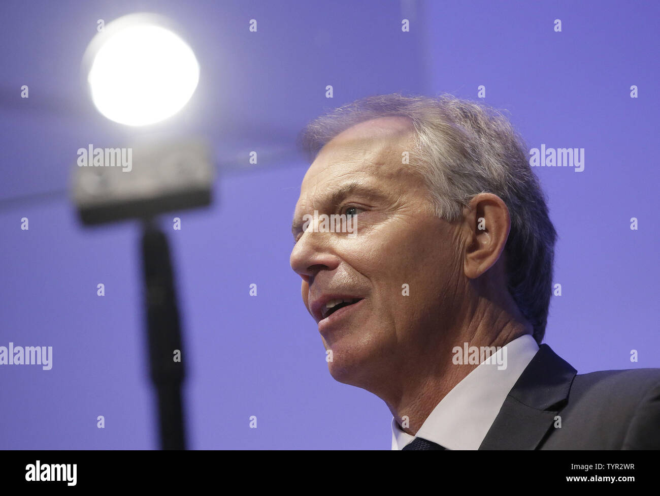 L'ancien Premier Ministre du Royaume-Uni Tony Blair fait un discours à l'9/11 Memorial Museum à New York le 6 octobre 2015. M. Blair a parlé sur les conclusions d'un rapport sur l'idéologie djihadiste, 'à l'intérieur de l'esprit du djihad : comprendre l'idéologie et la Propagande", qui sera publié par le Centre sur la religion et la géopolitique. Photo de John Angelillo/UPI Banque D'Images