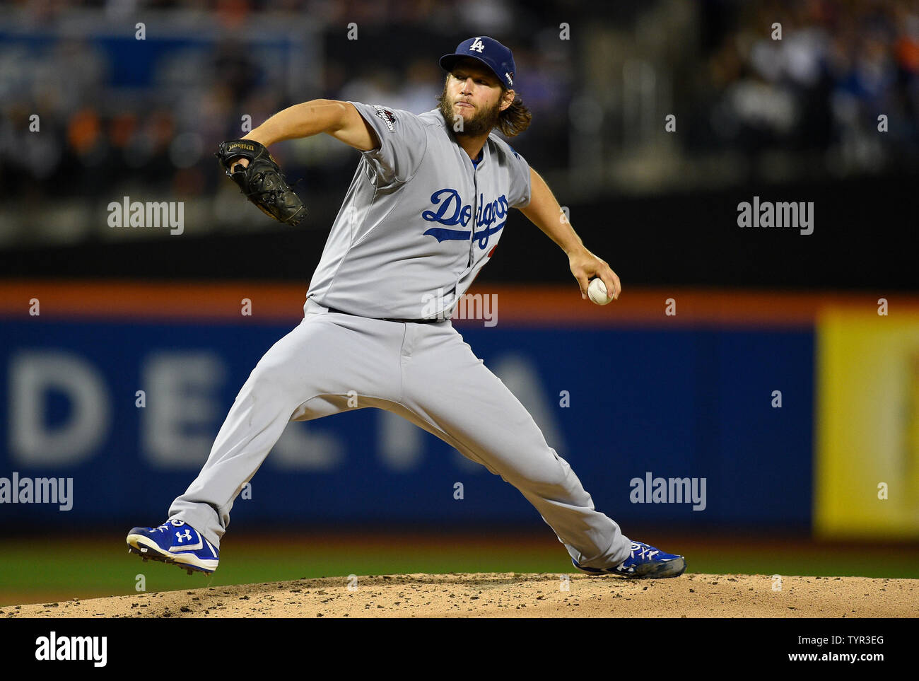 Le lanceur partant des Dodgers de Los Angeles, Clayton Kershaw (22) lance un lancer dans la deuxième manche contre les Mets de New York dans le jeu 4 de la NLDS contre l'au Citi Field de New York le 13 octobre 2015. Photo par Kane riche/UPI Banque D'Images Le lanceur partant des Dodgers de Los Angeles, Clayton Kershaw (22) lance un lancer dans la deuxième manche contre les Mets de New York dans le jeu 4 de la NLDS contre l'au Citi Field de New York le 13 octobre 2015. Photo par Kane riche/UPI Banque D'Images