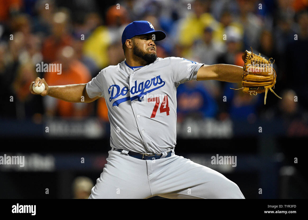 De baseball des Dodgers de Los Angeles, Kenley Jansen (74) throws en neuvième manche contre les Mets de New York dans le jeu 4 de la NLDS contre l'au Citi Field de New York le 13 octobre 2015. Photo par Kane riche/UPI Banque D'Images De baseball des Dodgers de Los Angeles, Kenley Jansen (74) throws en neuvième manche contre les Mets de New York dans le jeu 4 de la NLDS contre l'au Citi Field de New York le 13 octobre 2015. Photo par Kane riche/UPI Banque D'Images