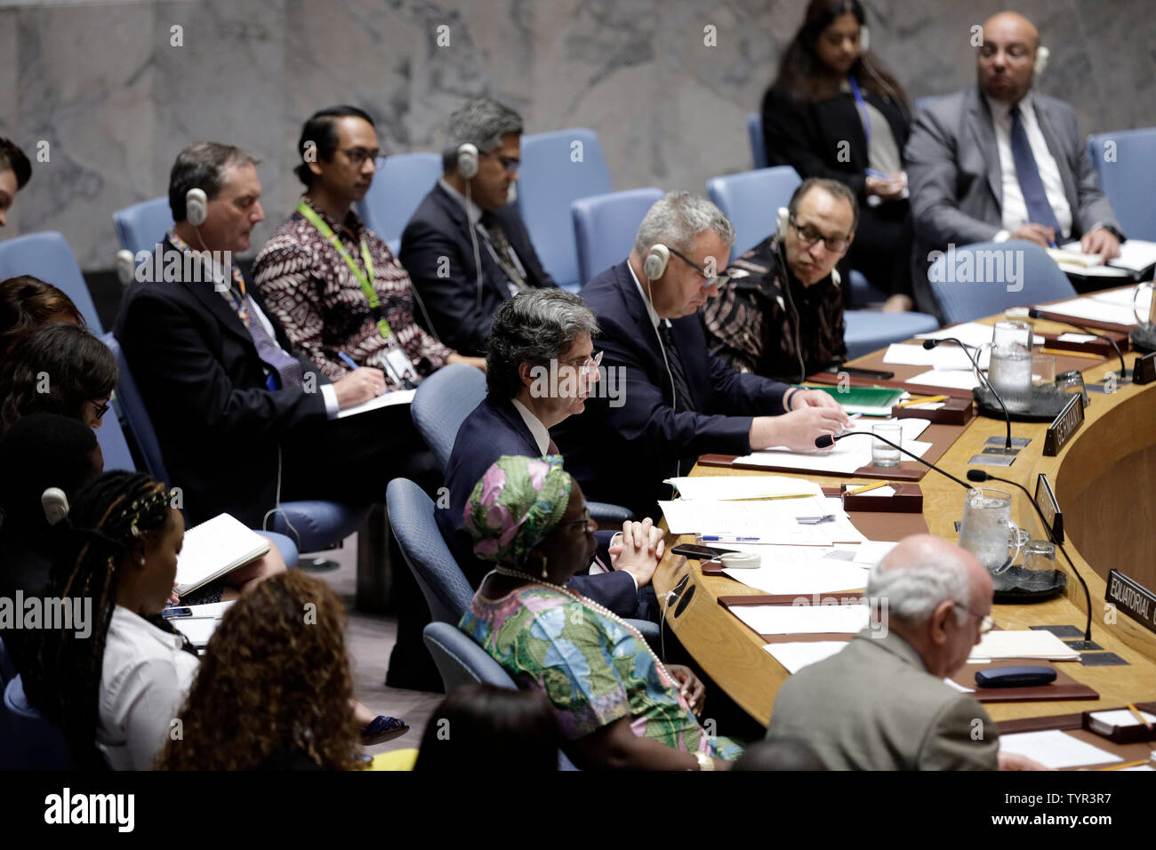 Nations Unies, New York, USA. 26 Jun 2019. Le français représentant permanent aux Nations Unies François Delattre (C), l'adresse au Conseil de sécurité d'information semestrielle sur la mise en œuvre de la résolution 2231, qui a approuvé le Plan d'action conjointe (JCPOA) sur le programme nucléaire de l'Iran, au siège des Nations Unies à New York, le 26 juin 2019. Source : Xinhua/Alamy Live News Banque D'Images