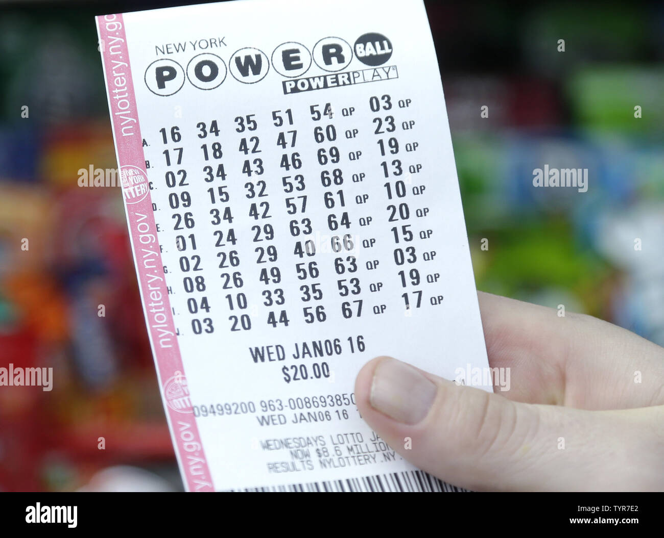 Powerball lottery ticket Banque de photographies et d'images à haute  résolution - Alamy