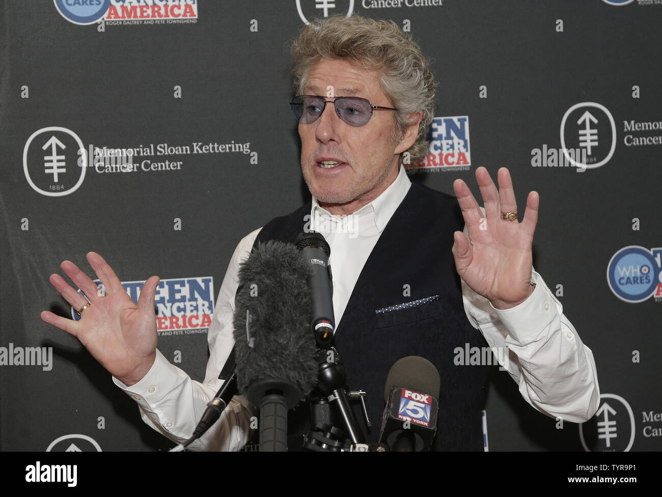 Roger Daltrey du qui parle à l'ouverture de la nouvelle Memorial Sloan Kettering Cancer Center les adolescentes et les jeunes (TYA) locaux à New York City le 18 mars 2016. Le salon est allé(e) à l'événement par l'OMS/hommes et des représentants d'Amérique du cancer chez les adolescents, l'organisation à but non lucratif qu'ils co-fondée pour développer des installations spécialisées pour les adolescents et les jeunes adultes atteints de cancer. Le salon a été rendue possible par un don d'un million de dollars à l'OMS. Photo de John Angelillo/UPI Banque D'Images