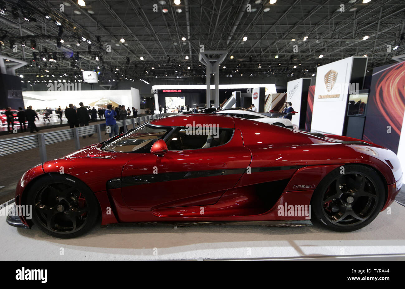 La Koenigsegg Regera est au 2016 New York International Auto Show au Jacob K. Javits Convention Center de New York le 24 mars 2016. Le premier salon de l'auto de New York a eu lieu en 1900 et c'est la première auto show jamais organisé en Amérique du Nord. Environ 1 millions de visiteurs sont attendus à l'exposition. Photo de John Angelillo/UPI Banque D'Images