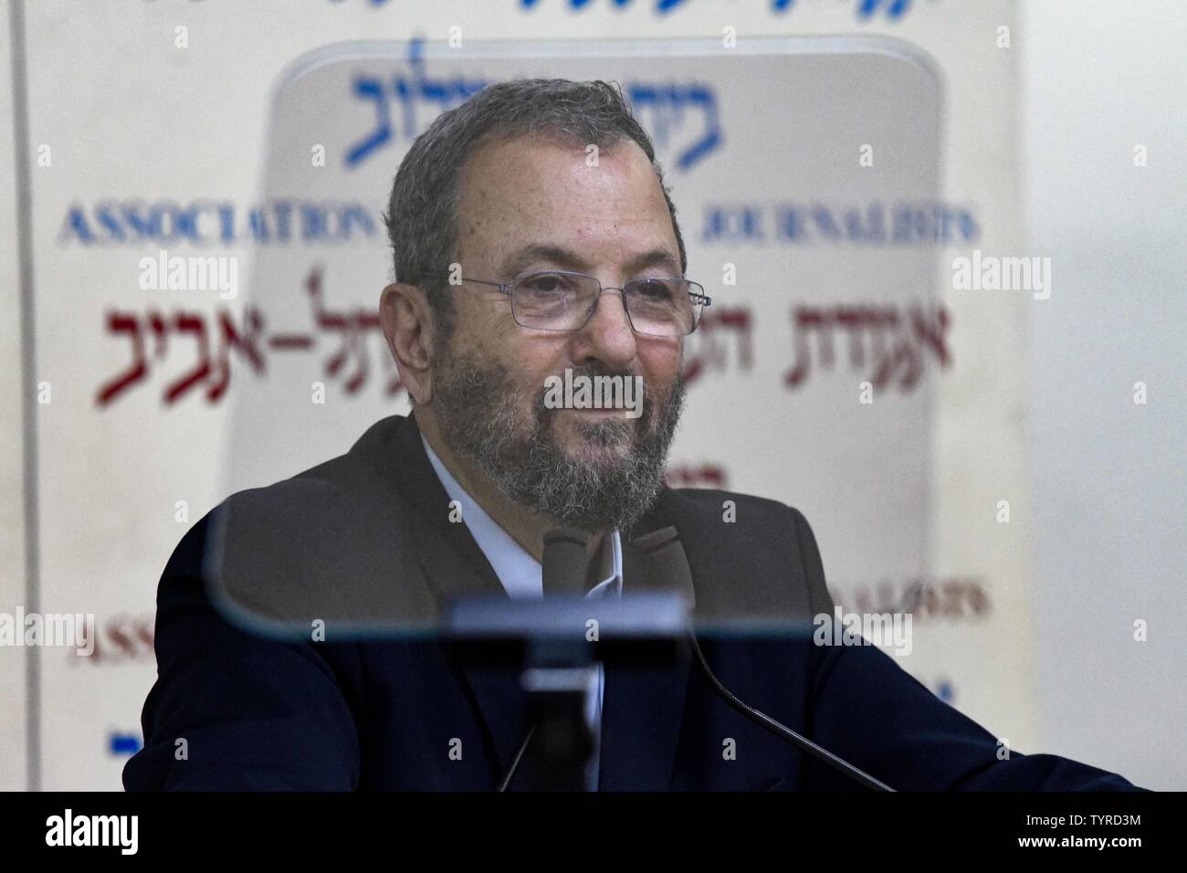 Tel Aviv, Israël. 26 Juin, 2019. L'ancien Premier ministre israélien Ehud Barak assiste à une conférence de presse à Tel Aviv, Israël, le 26 juin 2019. Ehoud Barak a annoncé mercredi qu'il retourne à la politique et la formation d'un nouveau parti à 'defeat' actuel Premier Ministre Benjamin Netanyahu en Israël, les élections à venir. Source : Xinhua/JINI/Alamy Live News Banque D'Images Tel Aviv, Israël. 26 Juin, 2019. L'ancien Premier ministre israélien Ehud Barak assiste à une conférence de presse à Tel Aviv, Israël, le 26 juin 2019. Ehoud Barak a annoncé mercredi qu'il retourne à la politique et la formation d'un nouveau parti à 'defeat' actuel Premier Ministre Benjamin Netanyahu en Israël, les élections à venir. Source : Xinhua/JINI/Alamy Live News Banque D'Images