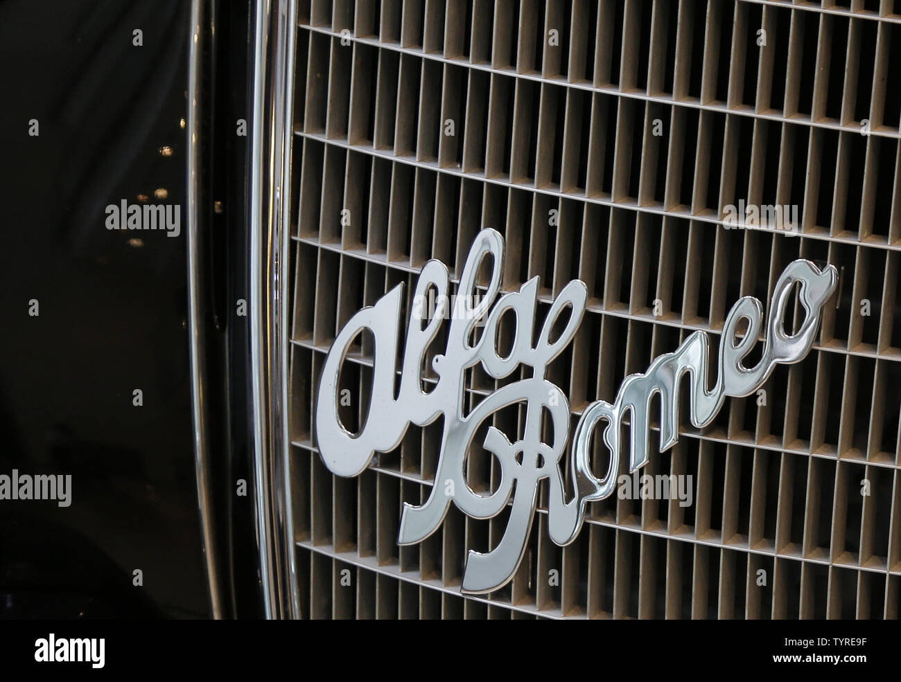 Une rare et très convoité Alfa Romeo d'avant-guerre est sur l'affichage à Sotheby's à New York le 21 juillet 2016. La prochaine adjudication représente la première fois qu'un exemple de cette extrêmement rare Alfa a été offert à la vente publique de ce siècle. La voiture devrait dépasser l'actuel record pour une voiture vendue avant-guerre lorsqu'il se met aux enchères le mois prochain. L'enregistrement courant pour toute voiture d'avant-guerre aux enchères est 11 770 000 $ pour un 1936 Mercedes-Benz 540 K Roadster spécial vendu en 2012. Photo de John Angelillo/UPI Banque D'Images