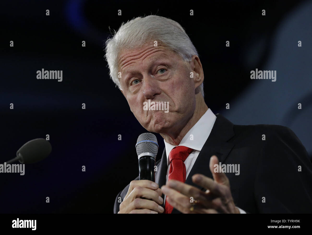 L'ancien Président des États-Unis Bill Clinton offre son dernier discours à jamais la Clinton Global Initiative à l'hôtel Sheraton de New York le 21 septembre 2016. La Clinton Global Initiative termine sa 12e et dernière réunion annuelle Le mercredi au milieu d'un examen approfondi au sujet de l'accès à ses donateurs reçus alors que Hillary Clinton a été la plus diplomate. Photo de John Angelillo/UPI Banque D'Images