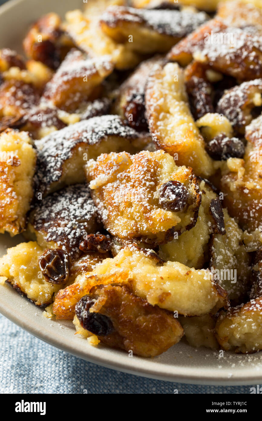 Kaiserschmarrn allemand maison d'Empereur et le sucre Banque D'Images