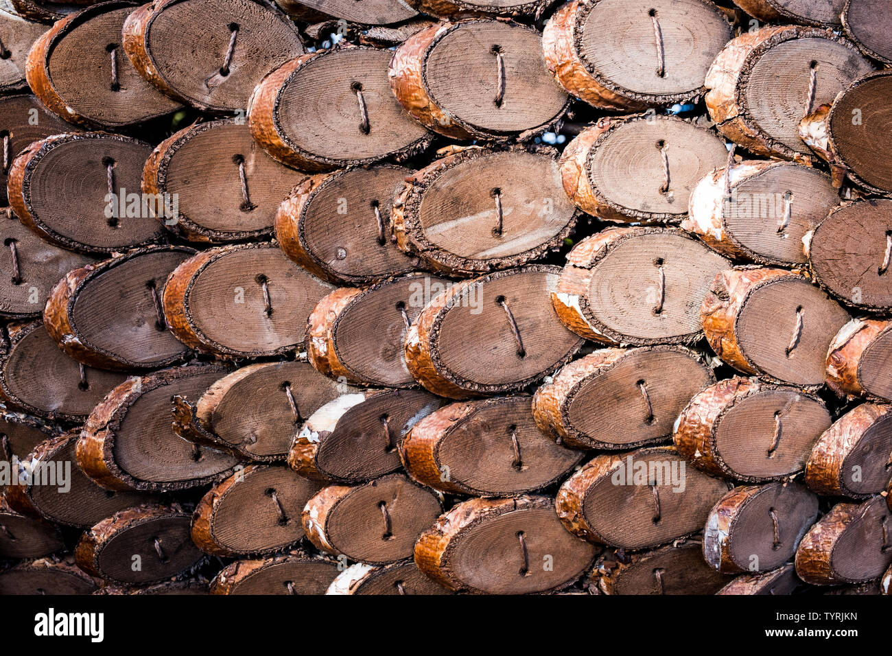 Tuiles en bois, échelles en bois. abstract pattern, la texture. Banque D'Images