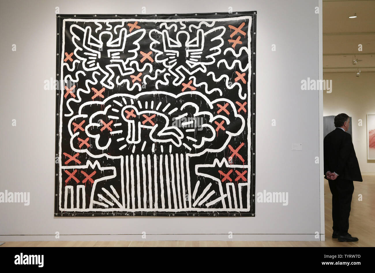 Sans titre, une peinture par par Keith Haring, est exposée à un aperçu des médias pour Sotheby's New York evening enchères d'art impressionniste et moderne (16 mai) et de l'Art Contemporain (18 mai), et historiquement exceptionnelle-exemples importants de peinture et sculpture des 20e et 21e siècles, chez Sotheby's à New York le 5 mai 2017. Photo de John Angelillo/UPI Banque D'Images