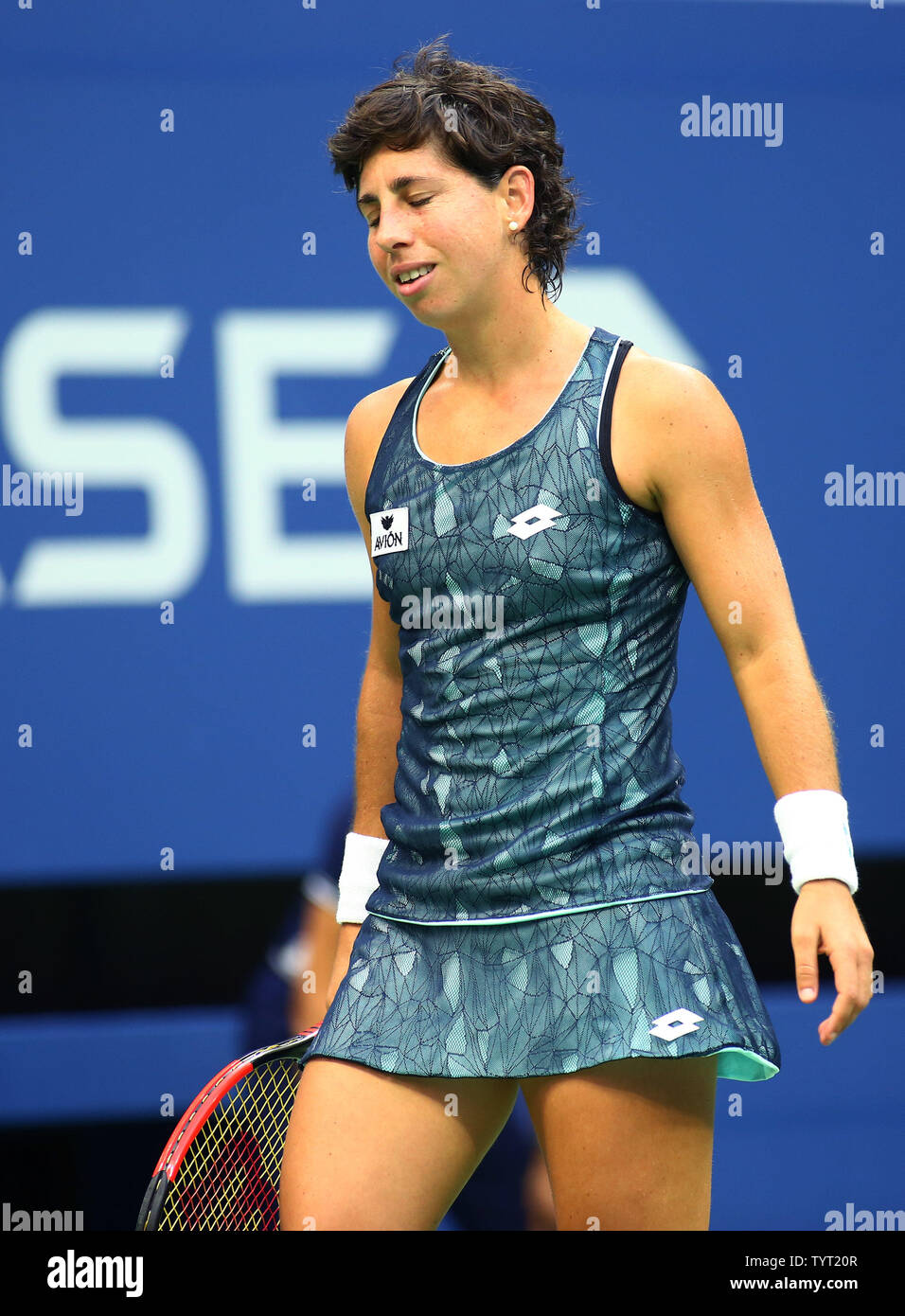 Carla Suarez Navarro de l'Espagne réagit après avoir perdu un match à Venus Williams (USA) dans la première série de leur quatrième tour match à l'US Open Tennis Championships à l'USTA Billie Jean King National Tennis Center à New York le 3 septembre 2017. Monika Graff/UPI Banque D'Images