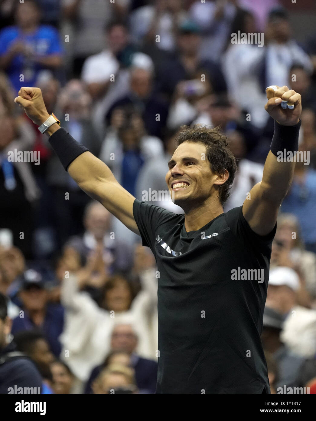 Rafael Nadal de l'Espagne célèbre sa victoire sur simple Kevin Anderson, de l'Afrique du Sud, au cours de leur match de championnat à Arthur Ashe Stadium à l'US Open 2017 Tennis Championships à l'USTA Billie Jean King National Tennis Center à New York le 10 septembre 2017. Photo par Ray Stubblebine/UPI Banque D'Images