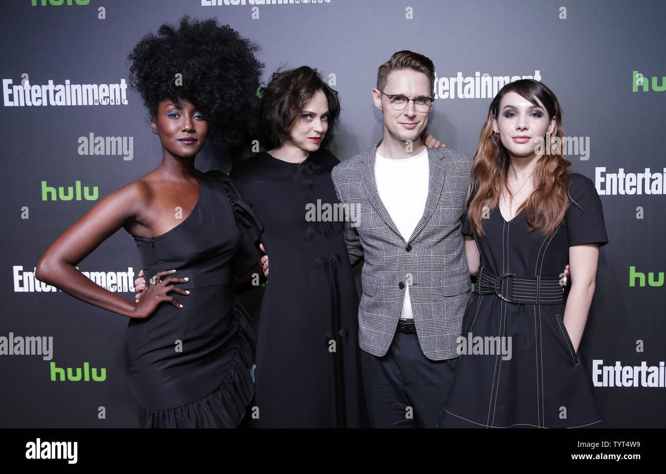 Jade Eshete, Fiona Dourif, Samuel Barnett et Hannah Marks arrivent sur le tapis rouge de Hulu New York Comic Con après le travail à la Club homard le 6 octobre 2017 à New York. Photo de John Angelillo/UPI Banque D'Images