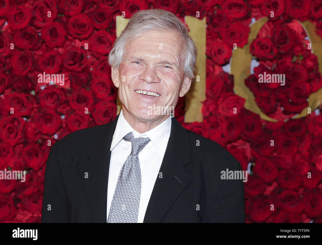 Rick Ridgeway arrive sur le tapis rouge à la 2017 JME rend hommage à l'Hôtel Pierre le 24 octobre 2017 dans la ville de New York. Photo de John Angelillo/UPI Banque D'Images