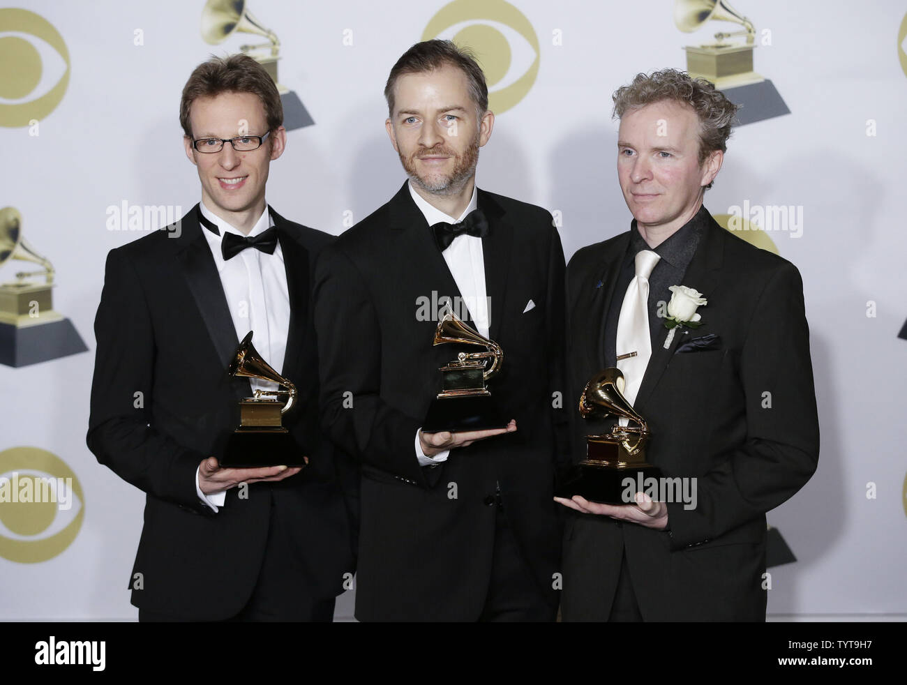 Martin Kistner, Robert Russ et Andreas K. Meyer tenir un Grammy Award du meilleur album historique dans la salle de presse à la 60e cérémonie annuelle de remise des prix Grammy au Madison Square Garden de New York le 28 janvier 2018. Le réseau CBS diffusera l'émission en direct du Madison Square Garden à New York. Ce sera la première fois depuis 2003 que la cérémonie ne sera pas tenu à Los Angeles. Photo de John Angelillo/UPI Banque D'Images