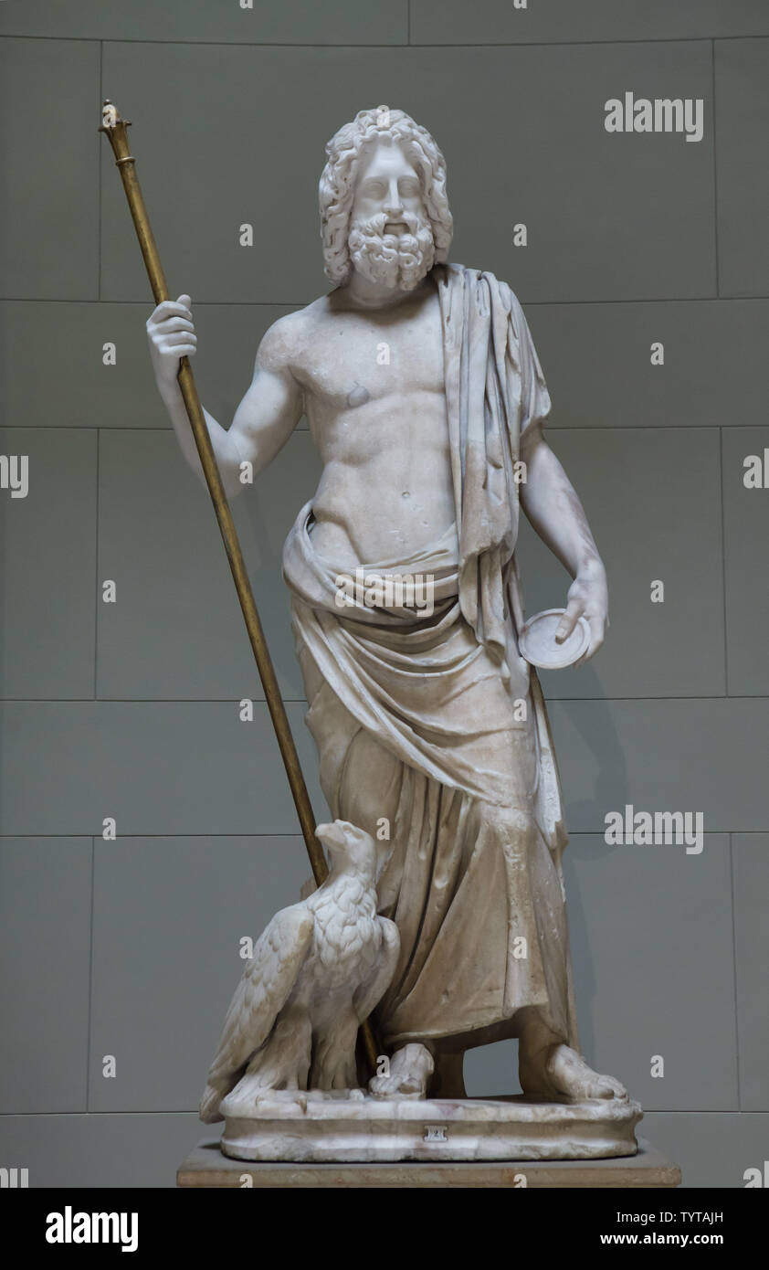 Statue en marbre romain de Zeus (Jupiter) en date du 5ème siècle de notre  ère sur l'affichage dans la rotonde dans l'Altes Museum de Berlin,  Allemagne Photo Stock - Alamy