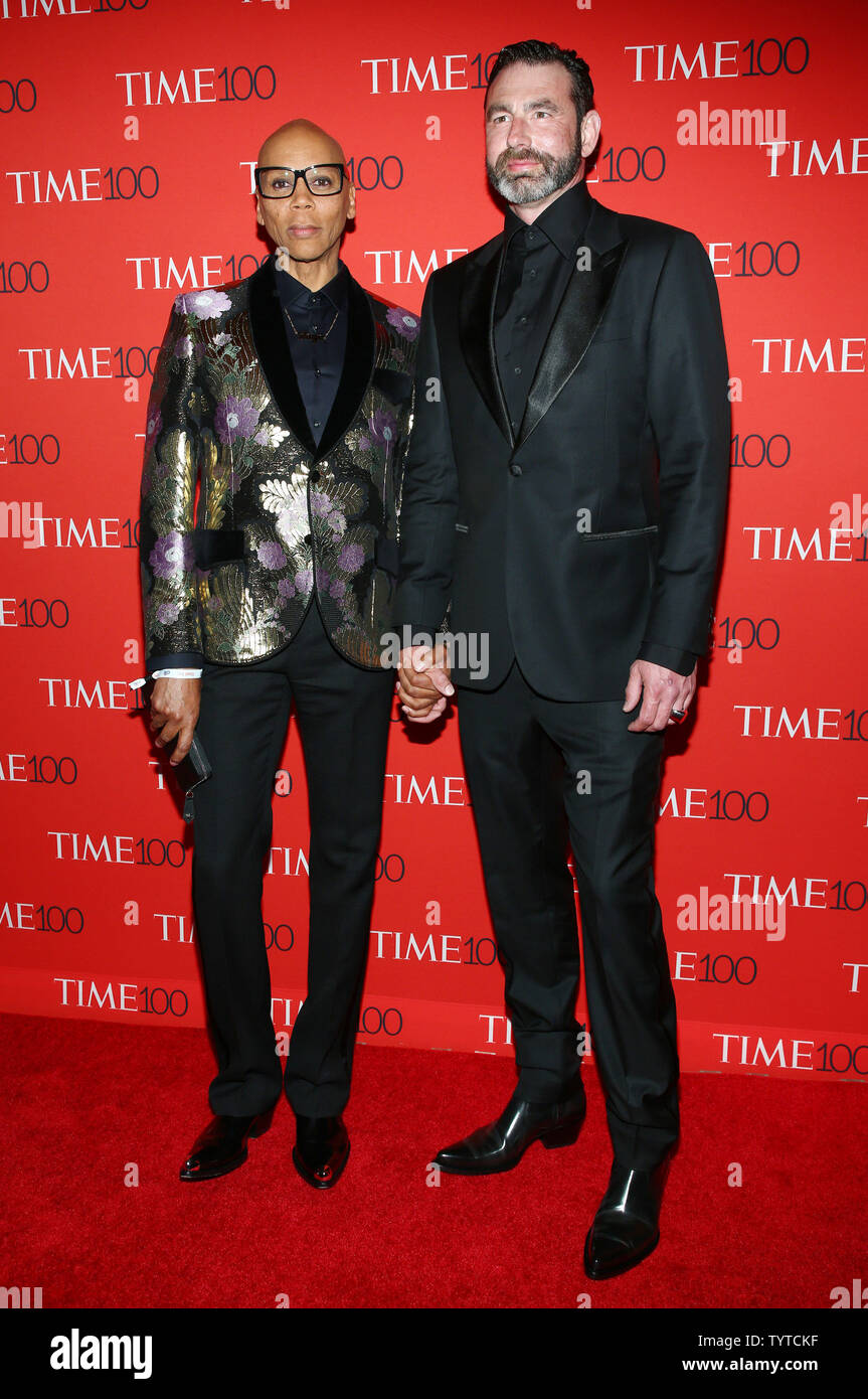 RuPaul et Georges LeBar arrivent sur le tapis rouge comme du temps célèbre sa liste annuelle des 100 personnes les plus influentes dans le monde à l'époque 100 Gala au Lincoln Center's Frederick P. Rose Hall le 24 avril 2018 à New York. Monika Graff/UPI Banque D'Images