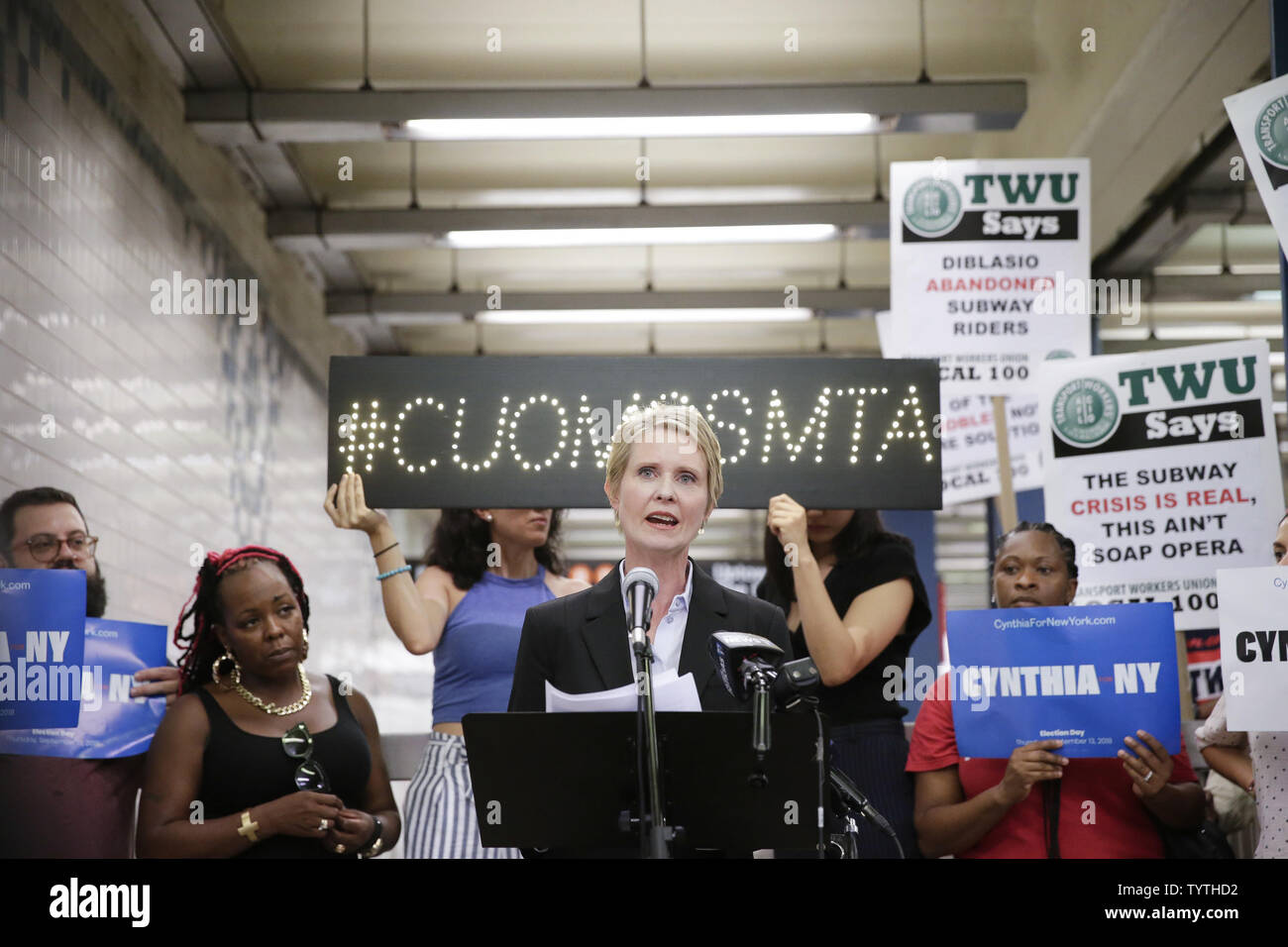 Candidat démocrate pour le poste de gouverneur Cynthia Nixon parle lors d'une conférence de presse à la station de métro Broadway-Lafayette à New York le 23 juillet 2018. À moins de deux mois avant la primaire démocrate à New York, Gov. Andrew M. Cuomo a maintenu une avance sur adversaire Cynthia Nixon. Photo de John Angelillo/UPI Banque D'Images