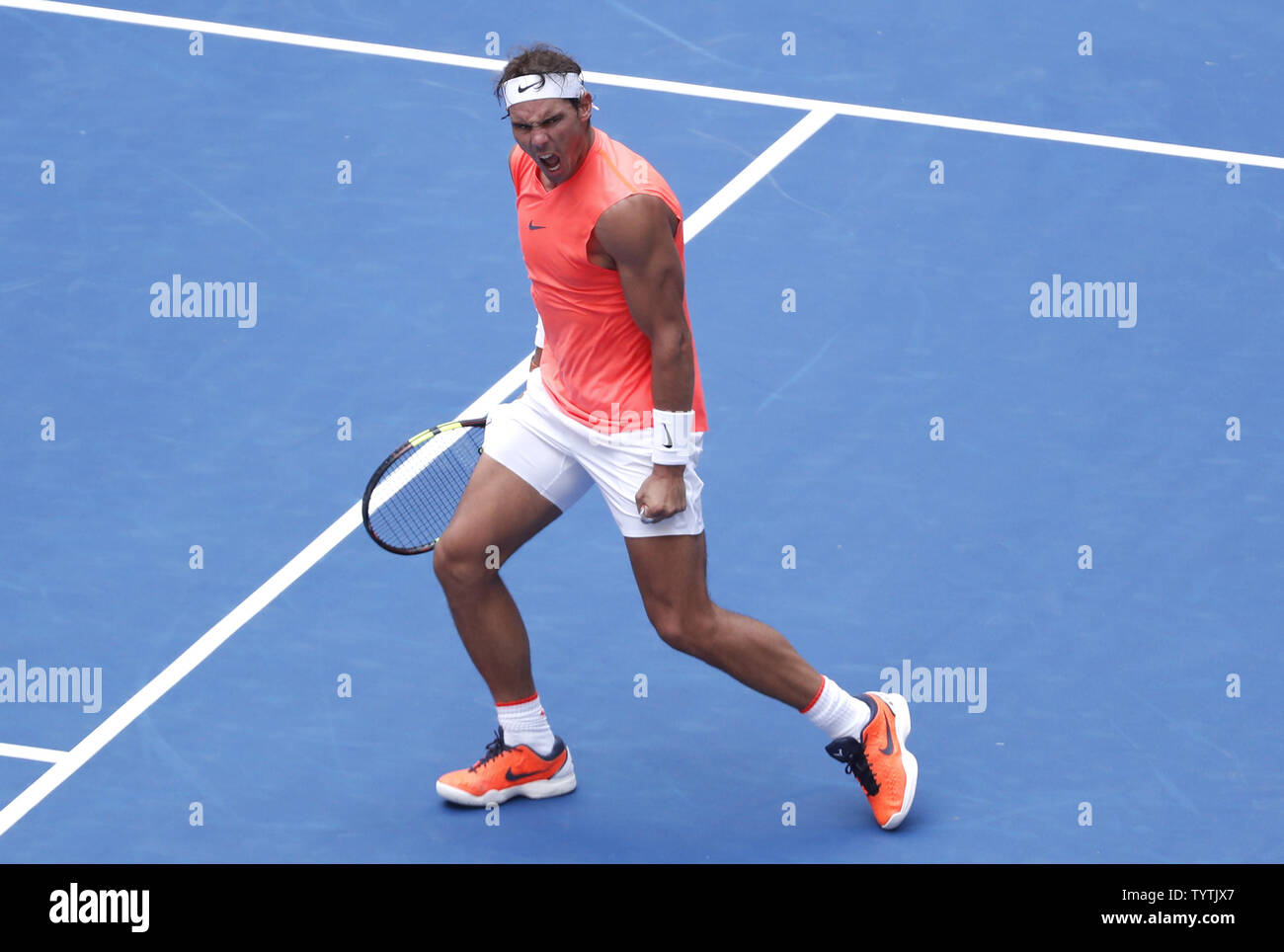 Rafael Nadal d'Espagne réagit après match point dans son ensemble 4 4ème tour victoire sur Nikoloz Basilashvili de la Géorgie dans l'Arthur Ashe Stadium à l'US Open 2018 Tennis Championships à l'USTA Billie Jean King National Tennis Center à New York le 2 septembre 2018. Photo de John Angelillo/UPI Banque D'Images