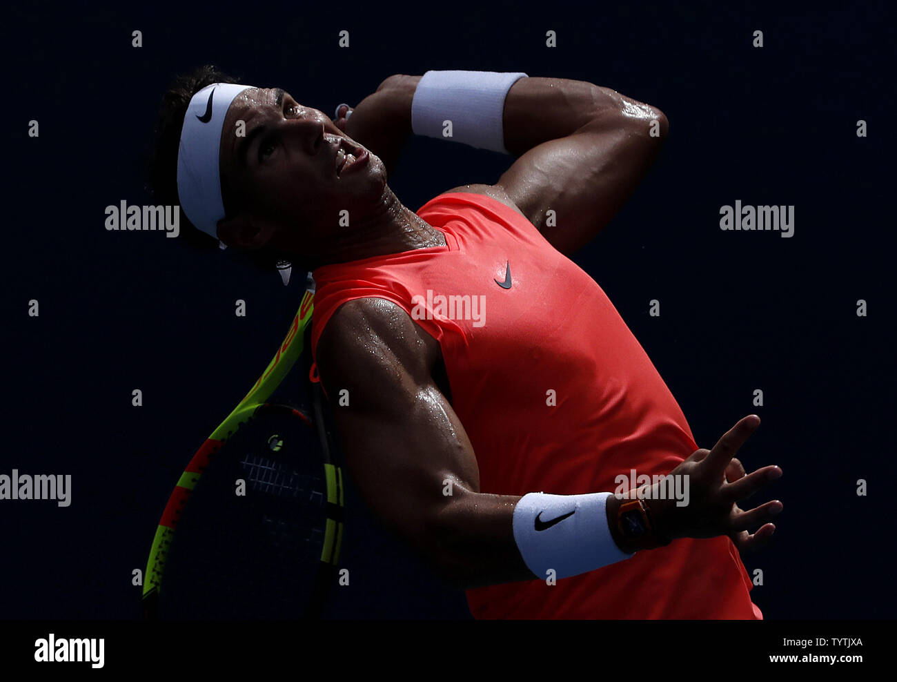 L'Espagne de Rafael Nadal sert dans son ensemble 4 4ème tour victoire sur Nikoloz Basilashvili de la Géorgie dans l'Arthur Ashe Stadium à l'US Open 2018 Tennis Championships à l'USTA Billie Jean King National Tennis Center à New York le 2 septembre 2018. Photo de John Angelillo/UPI Banque D'Images