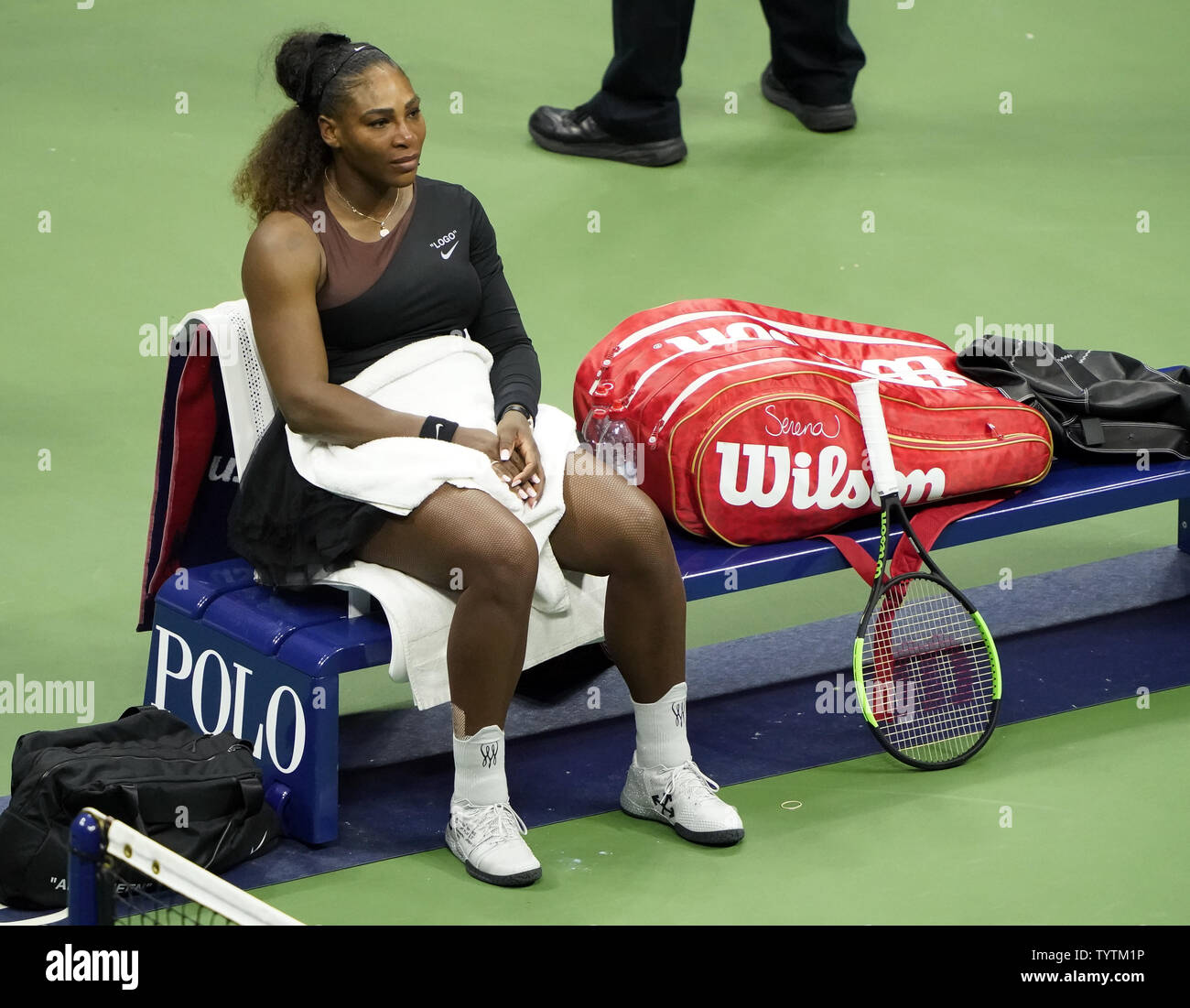 Serena Williams, de l'assis dans son fauteuil après avoir perdu à Naomi Osaka du Japon dans leur match de finale de la femme dans l'Arthur Ashe Stadium à l'US Open 2018 Tennis Championships à l'USTA Billie Jean King National Tennis Center à New York le 8 septembre 2018. Photo par Ray Stubblebine/UPI Banque D'Images