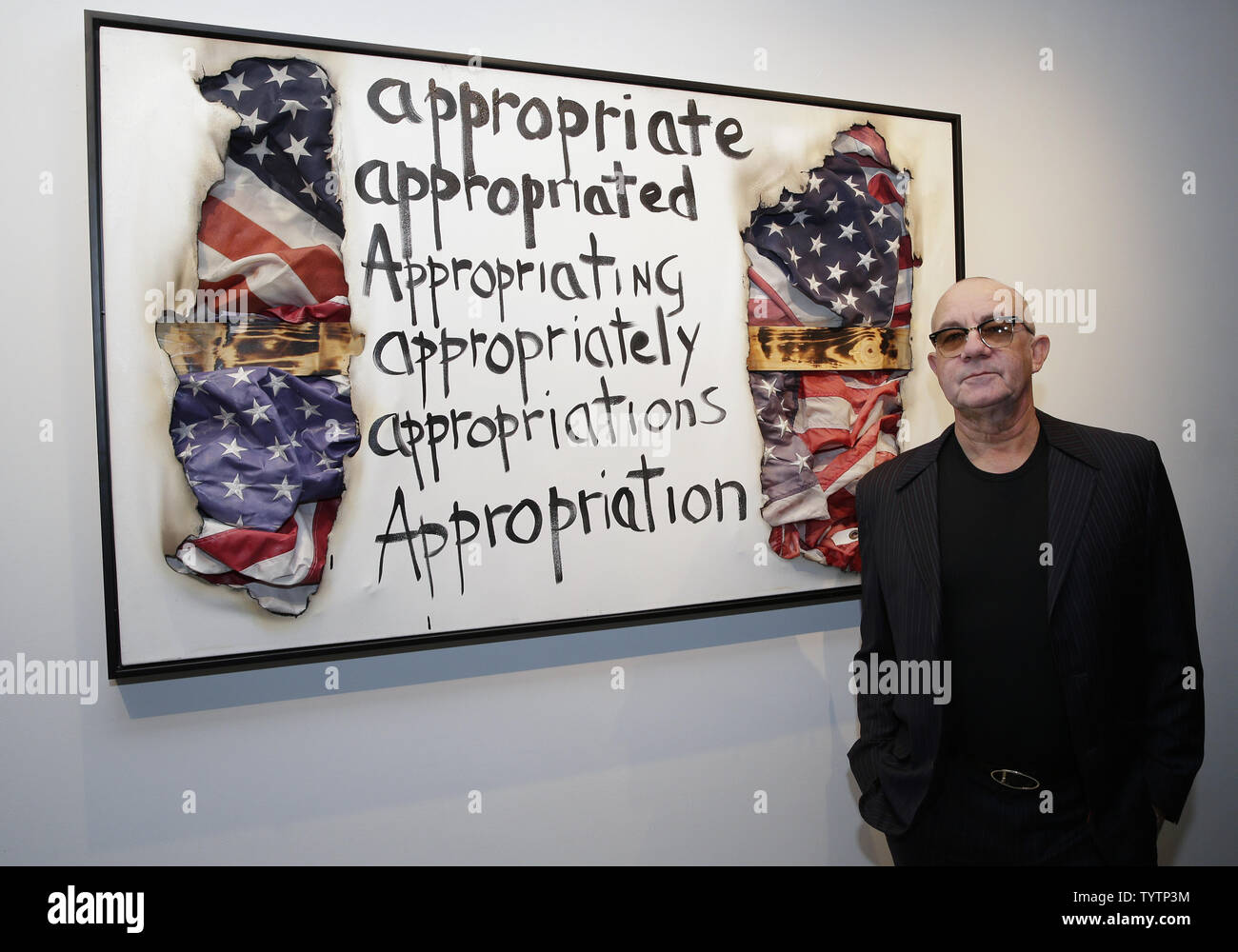 Artiste Bernie Taupin arrive à son art exposition intitulée 'vrai' américain contemporain à la Chase à New York le 17 octobre 2018. Bernie Taupin a été été collaborateur musical d'Elton John pendant plus de 50 ans. Photo de John Angelillo/UPI Banque D'Images