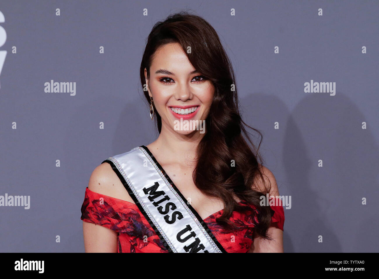 Catriona Gray arrive sur le tapis rouge à l'amfAR Gala 2019 de New York à Cipriani Wall Street le 6 février 2019 à New York. Photo de John Angelillo/UPI Banque D'Images