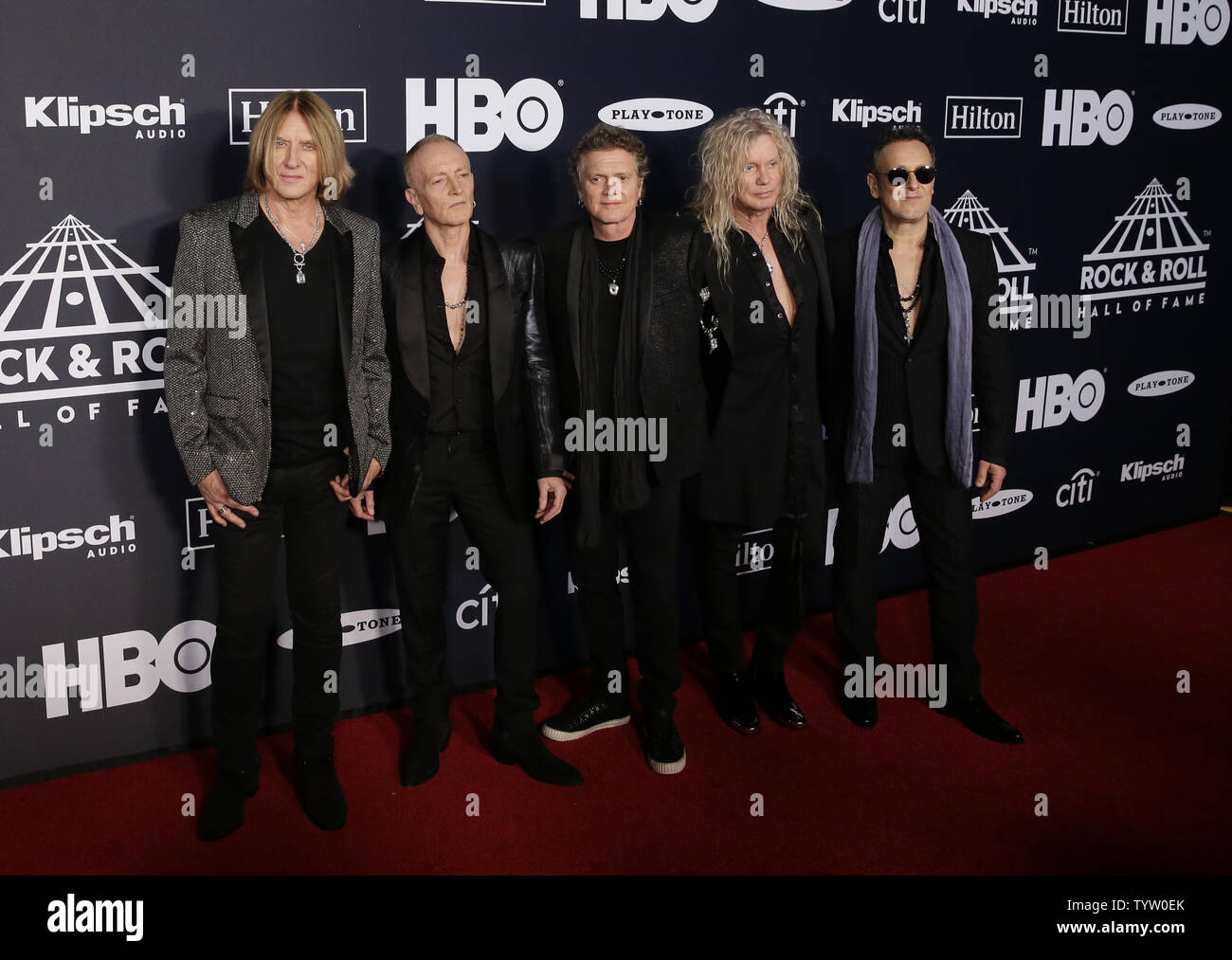 Def Leppard arrive sur le tapis rouge à la 34e édition du Rock and Roll Hall of Fame cérémonie d'intronisation au Barclays Center à New York le 29 mars 2019. Photo de John Angelillo/UPI Banque D'Images