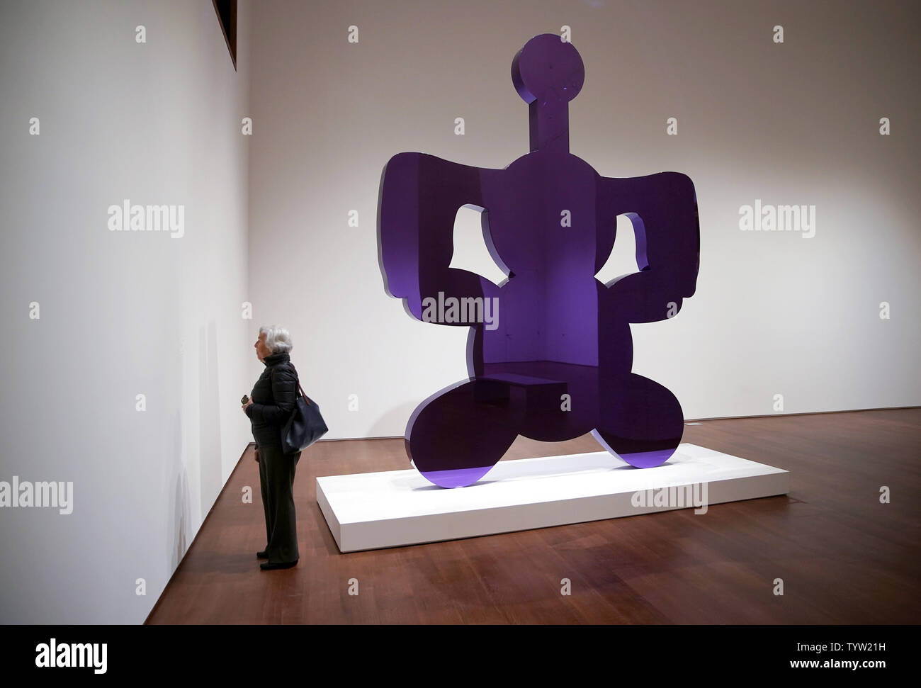 'Elephant' par Jeff Koons est sur l'affichage à l'ouverture officielle de Sotheby's et repensé récemment agrandi et galeries d'art impressionniste et moderne et d'Art Contemporain enchères sur Mai 03, 2019 à New York. Photo de John Angelillo/UPI Banque D'Images