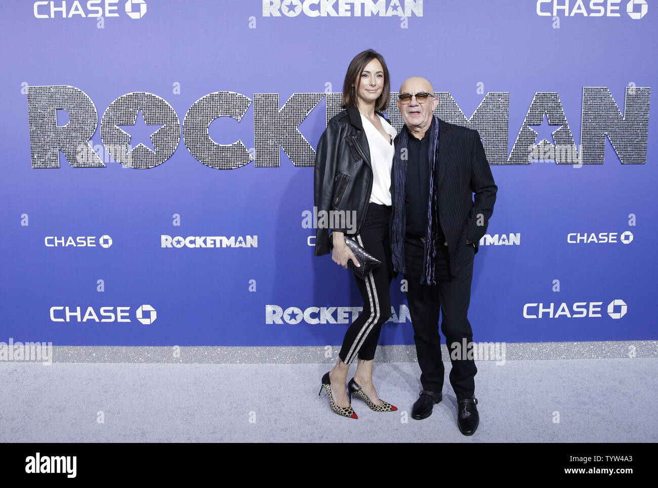 Heather Taupin et Bernie Taupin arrivent sur le tapis rouge à la première de New York 'Rocketman' à l'Alice Tully Hall le 29 mai 2019 dans la ville de New York. Photo de John Angelillo/UPI Banque D'Images