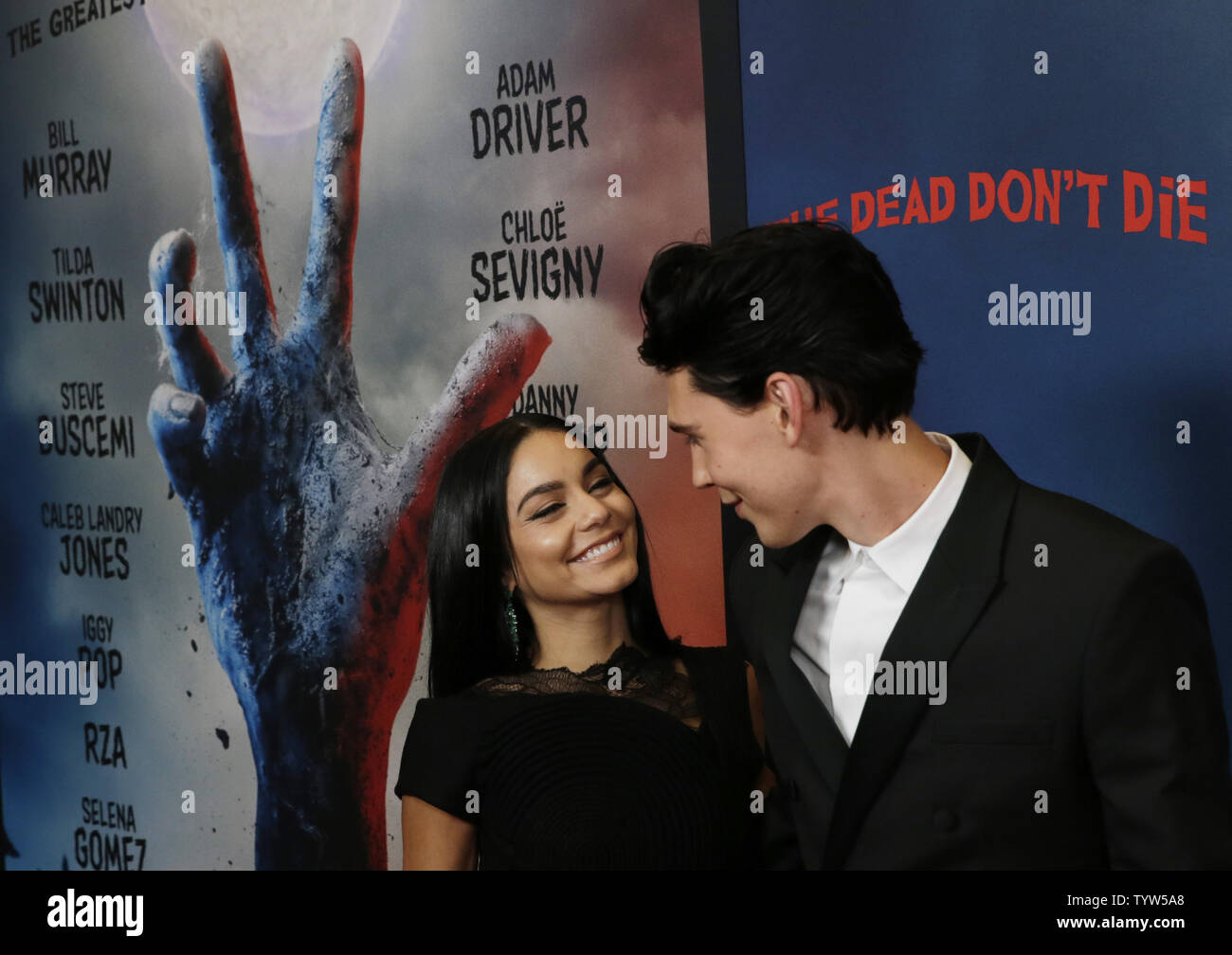 Vanessa Hudgens et Austin Butler arrivent sur le tapis rouge à 'Les morts ne meurent pas' New York en première mondiale au Musée d'Art Moderne le 10 juin 2019 à New York. Photo de John Angelillo/UPI Banque D'Images