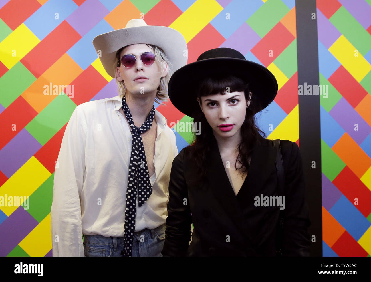 Charlotte Kemp Muhl et Jack James arriver sur le tapis rouge à 'Les morts ne meurent pas' New York en première mondiale au Musée d'Art Moderne le 10 juin 2019 à New York. Photo de John Angelillo/UPI Banque D'Images