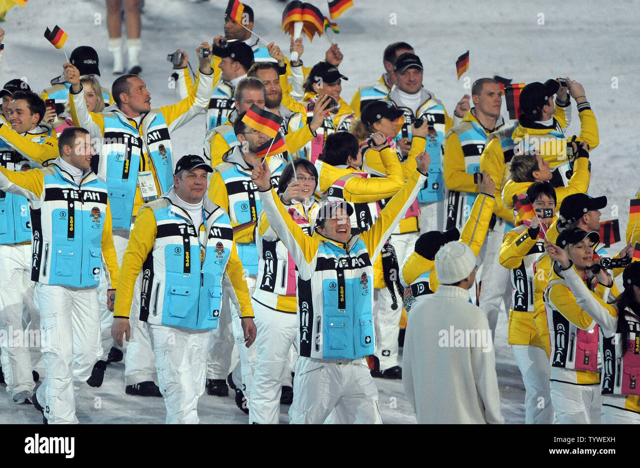 L'équipe olympique d'hiver de l'Allemagne arrive pendant la cérémonie d