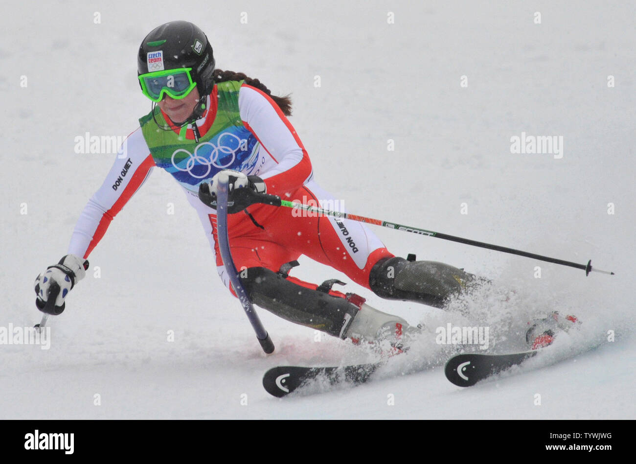 La République tchèque Sarka Zahrobska est concurrentiel dans le Slalom Dames lors de l'édition 2010 des Jeux Olympiques d'hiver de Vancouver à Whistler, Canada le 26 février 2010. UPI/Kevin Dietsch Banque D'Images