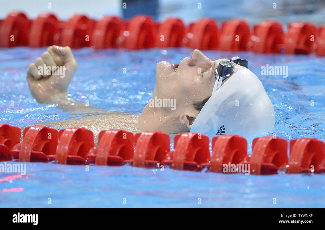 Yannick Agnel de France réagit après avoir fini le Men's 4 X 100m nage libre finale du relais au Jeux Olympiques d'été de 2012 à Londres le 29 juillet 2012 à Stratford, Londres. Agnel avec le reste de ses coéquipiers, Amaury Leveaux, Fabien Gilot et Clément Lefert a remporté la médaille d'or dans l'événement en terminant avec un temps combiné de 3:09.93 en finale. UPI/Brian Kersey Banque D'Images