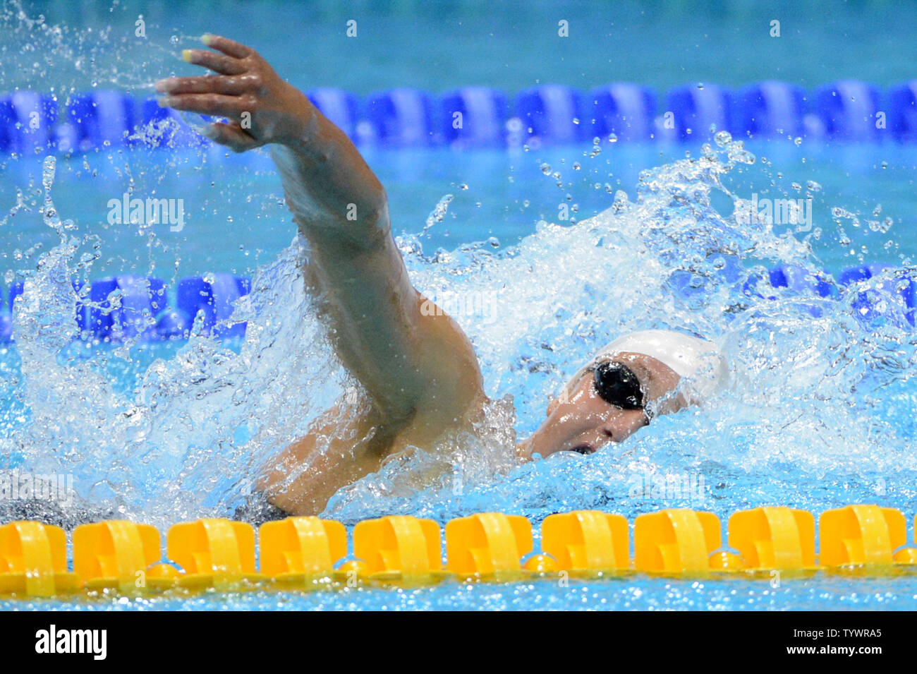 Médaillé d'argent de l'Espagne Mireia Belmonte Garcia glisse dans l'eau dans le Women's 800m nage libre à l'Aquatics Centre au cours de la London 2012 Jeux Olympiques d'été à Stratford, Londres, le 3 août 2012. UPI/Pat Benic Banque D'Images