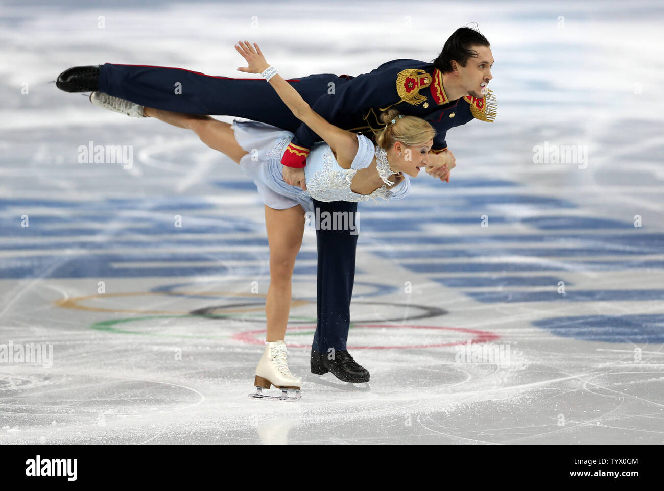 Les Russes Tatiana Volosozhar et Maxim Trankov effectuer au cours de la figure skating : couples programme court au cours de l'événement des Jeux Olympiques d'hiver de Sotchi le 11 février 2014. L'ancien champion olympique s'est classé 24e. UPI/Vidon-White Maya Banque D'Images