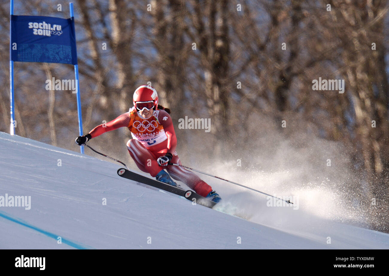 La Suisse Dominique Gisin participe à la Ladies' descente à l'Jeux olympiques d'hiver de 2014 à Sotchi le 12 février 2014, la Russie à Krasnaya Polyana. UPI/Kevin Dietsch Banque D'Images