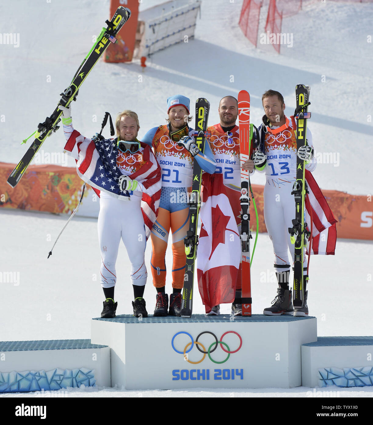 États-unis Andrew Weibrecht (L-R), le Norvégien Kjetil Jansrud, Jan Hudec du Canada et United States' Bode Miller posent pour des photos pendant la cérémonie pour la fleur men's Super G au Jeux Olympiques d'hiver de 2014 à Sotchi le 16 février 2014, la Russie à Krasnaya Polyana. Jansrud a remporté une médaille d'argent tandis que, Weibrecht Hudec et Miller ont partagé une médaille de bronze à l'événement. UPI/Brian Kersey Banque D'Images