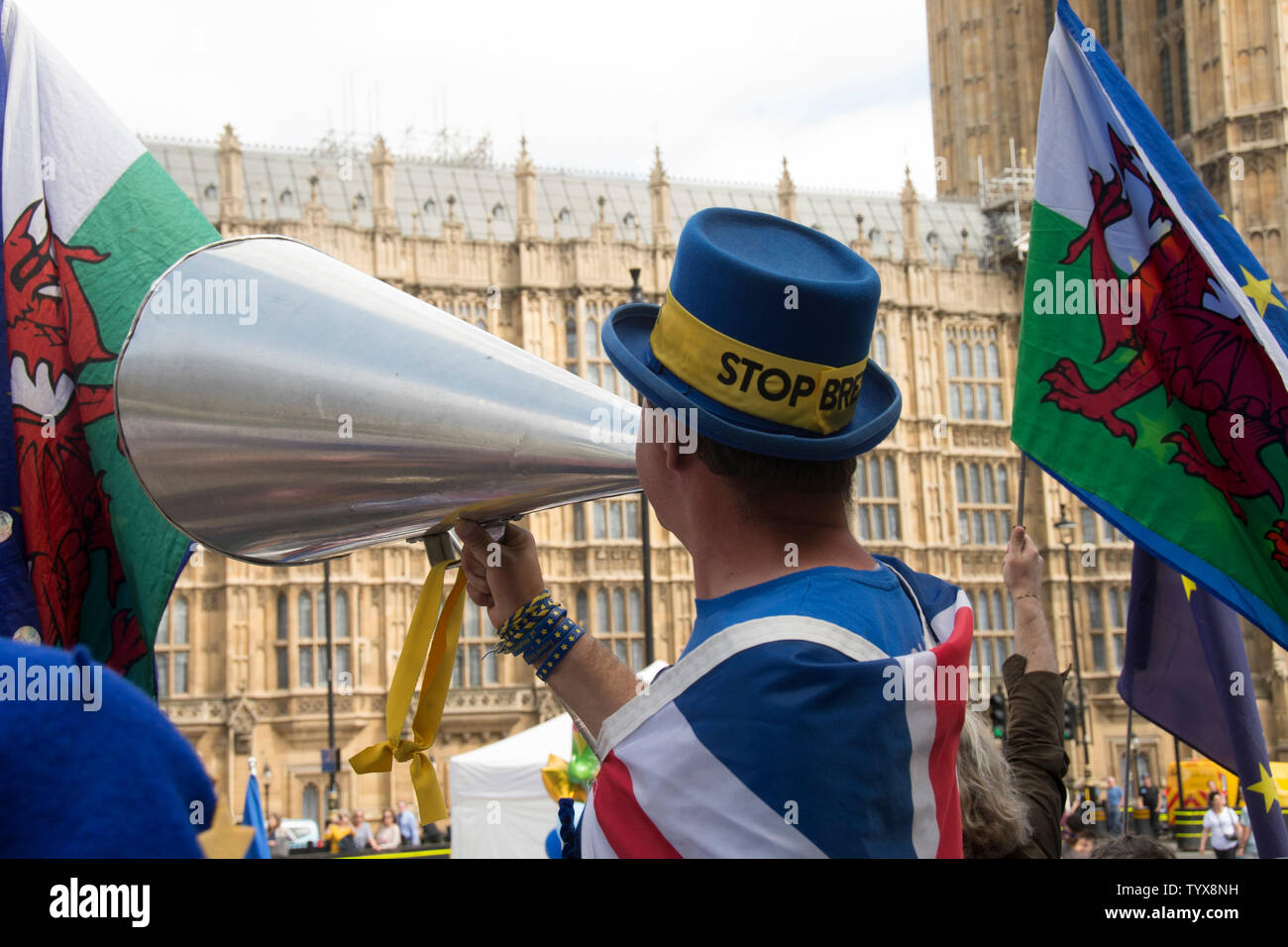 26 juin 2019 - En face du Parlement, London, UK - 'Stop' Brexit Steven Bray avec mégaphone à sa fête d'anniversaire. Banque D'Images