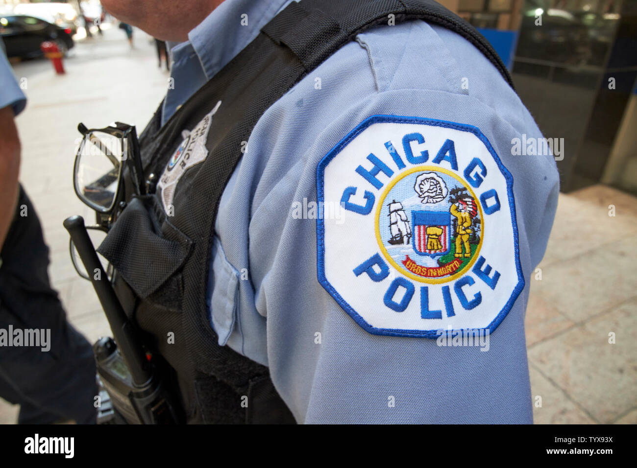Logo de la police de Chicago sur un uniforme des agents de police Downtown Chicago IL États-unis Banque D'Images