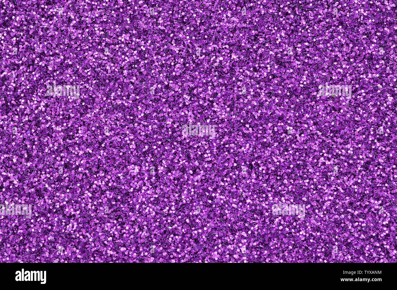 Paillettes décoratives violet. Image en arrière-plan avec des lumières de bokeh petits éléments qui reflètent la lumière Banque D'Images